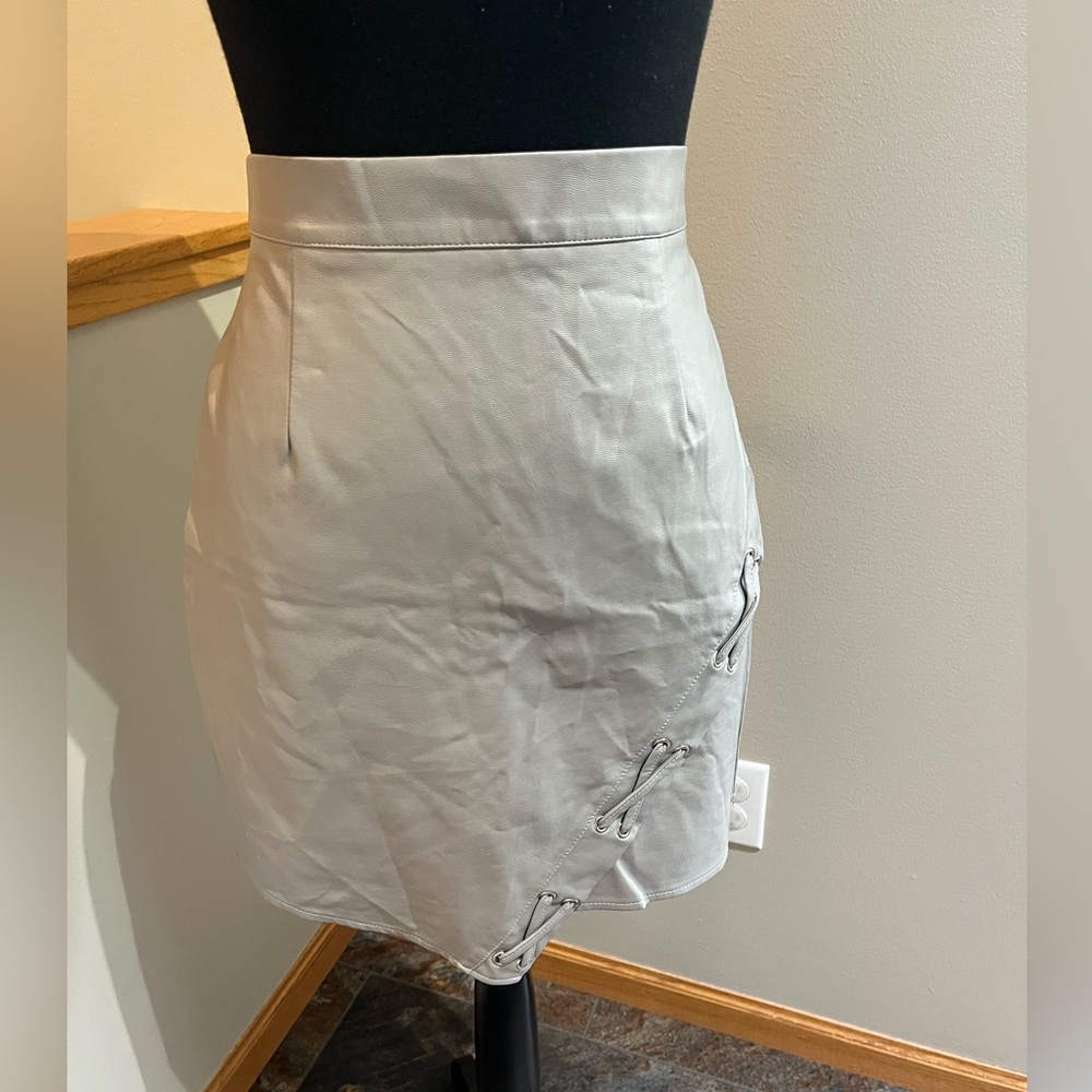 Women’s Missguided gray faux leather asymmetrical front mini skirt. Size 6
